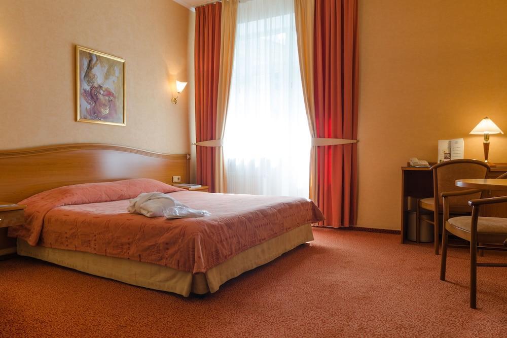 Select hotel paveletskaya москва. Гостиница select Hotel Paveletskaya. Гостиница Татьяна Стремянный переулок 11. Отель Татьяна Павелецкая. Гостиница Татьяна Москва Павелецкая.